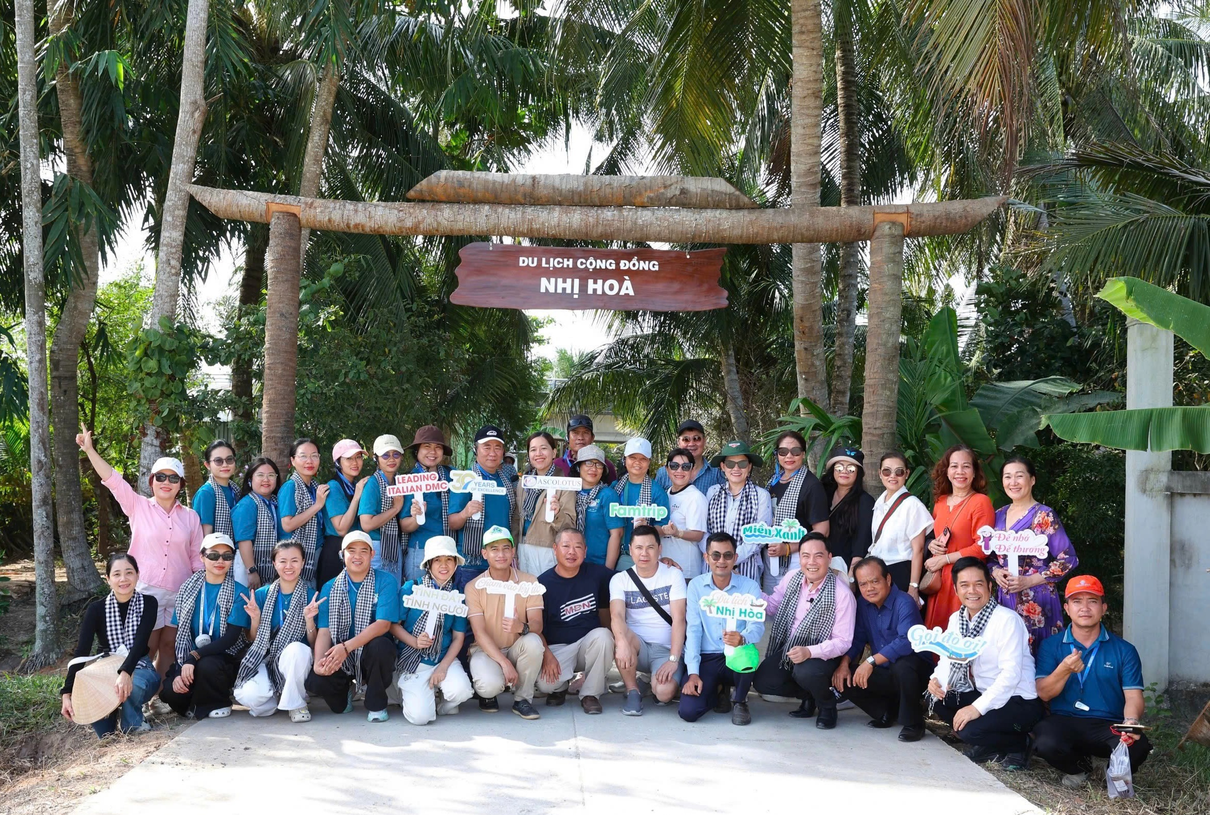 Du lịch cộng đồng Nhị Hòa đón đoàn Famtrip doanh nghiệp lữ hành quốc tế và du khách đến từ Châu âu