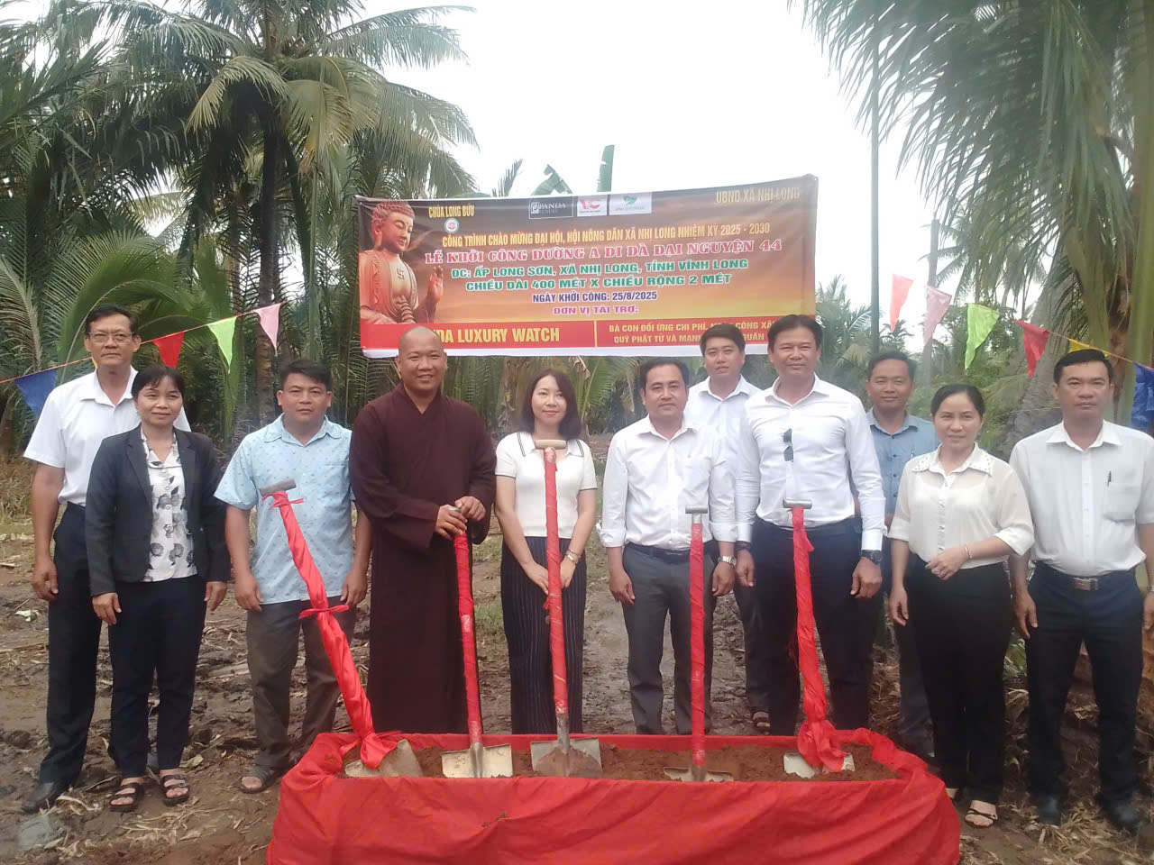 Nhị Long khởi công đường đal ấp Long Sơn