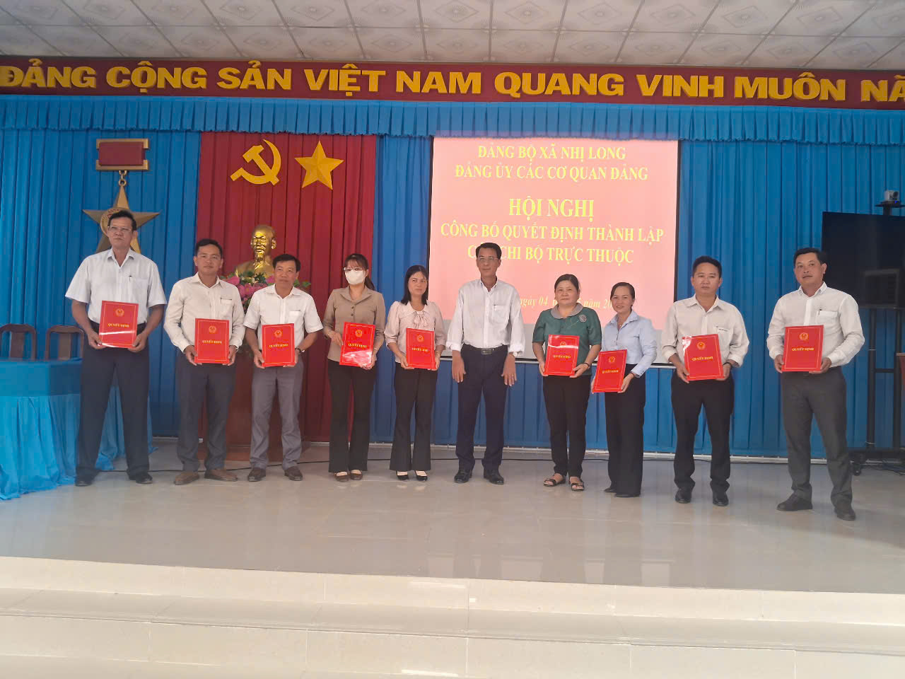 ĐẢNG ỦY CÁC CƠ QUAN ĐẢNG TỔ CHỨC HỘI NGHỊ CÔNG BỐ CÁC QUYẾT ĐỊNH THÀNH LẬP CHI BỘ TRỰC THUỘC
