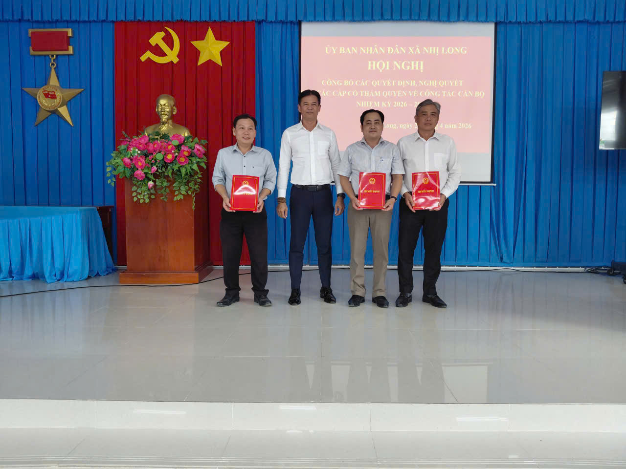 Nhị Long công bố các Quyết định, Nghị quyết về công tác cán bộ, nhiệm kỳ 2026-2031