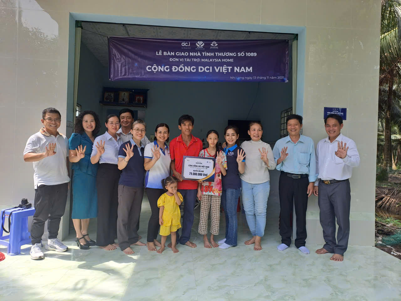 Lễ bàn giao nhà tình thương số 1089, 1090 và 1091