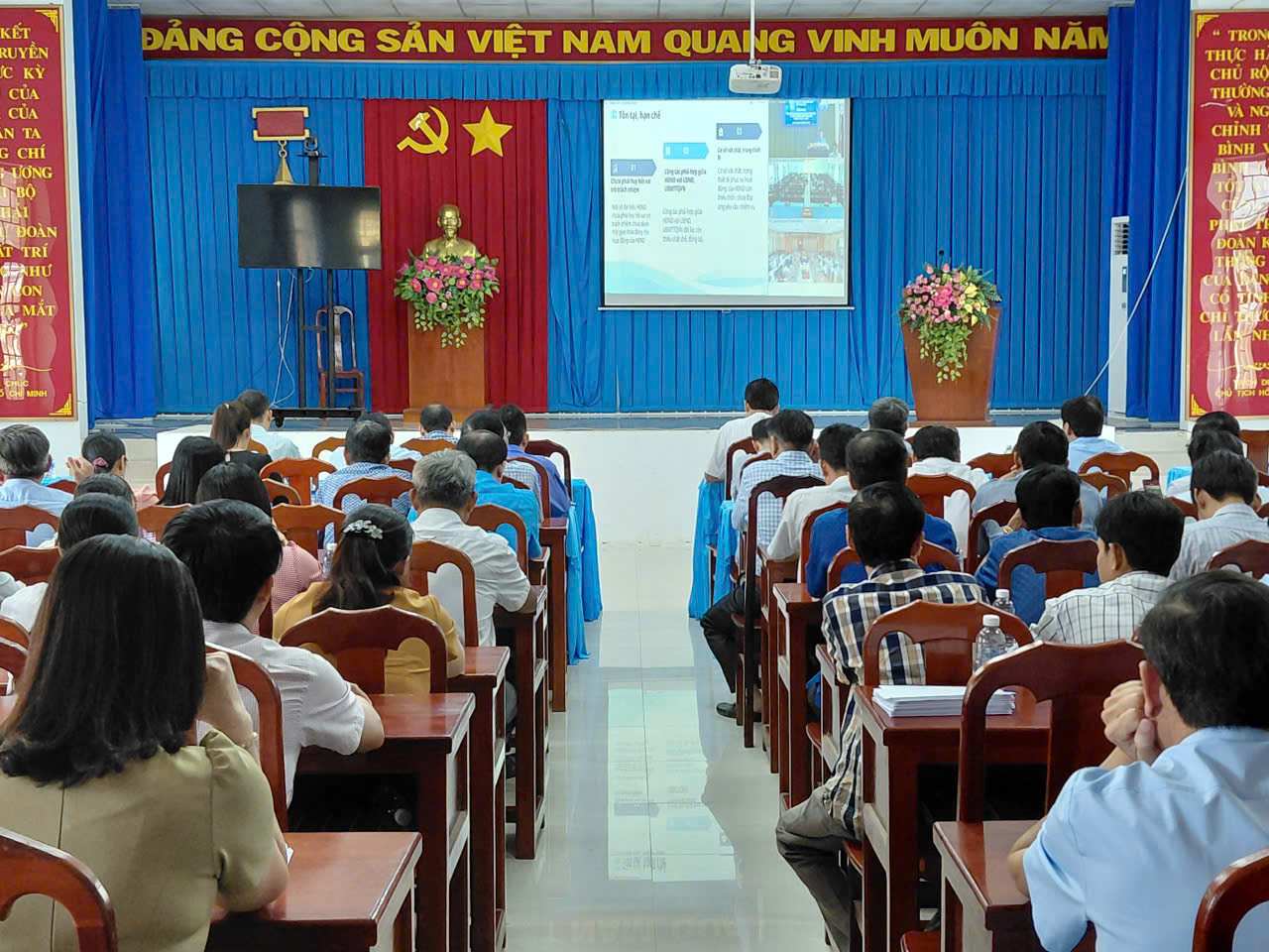 Hội nghị trực tuyến tập huấn hoạt động Hội đồng nhân dân các xã, phường tỉnh Vĩnh Long
