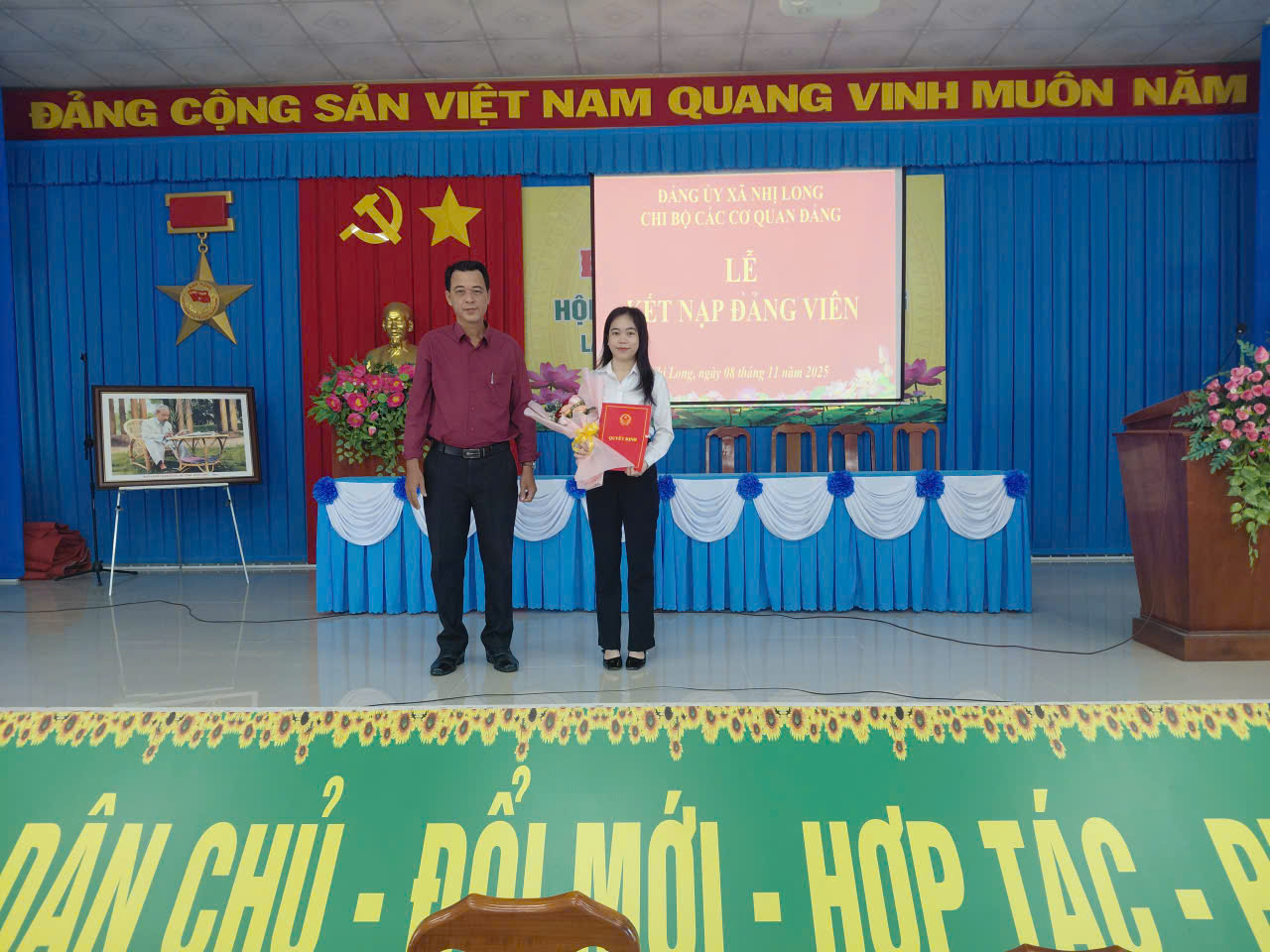 Chi bộ các cơ quan Đảng tổ chức Lễ kết nạp đảng viên