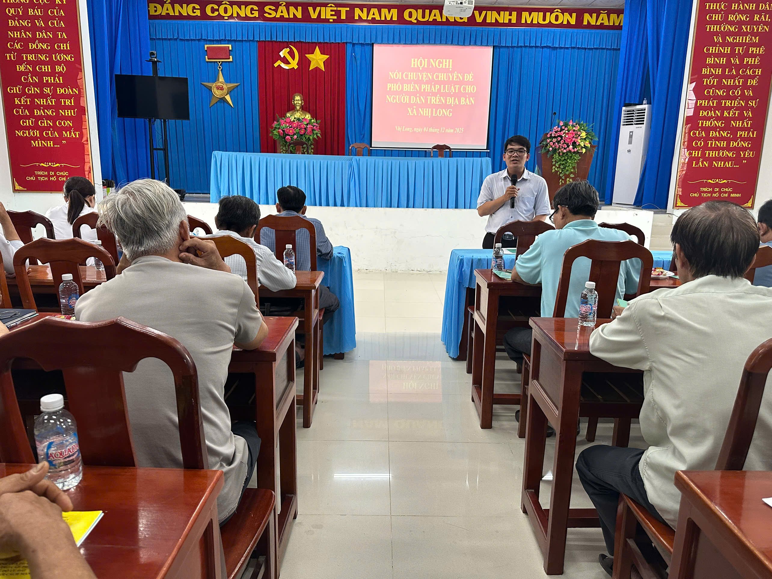 Hội nghị nói chuyện chuyên đề phổ biến pháp luật cho người dân 
trên địa bàn xã Nhị Long
